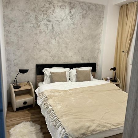 Luxury Young Residence Яш Екстериор снимка