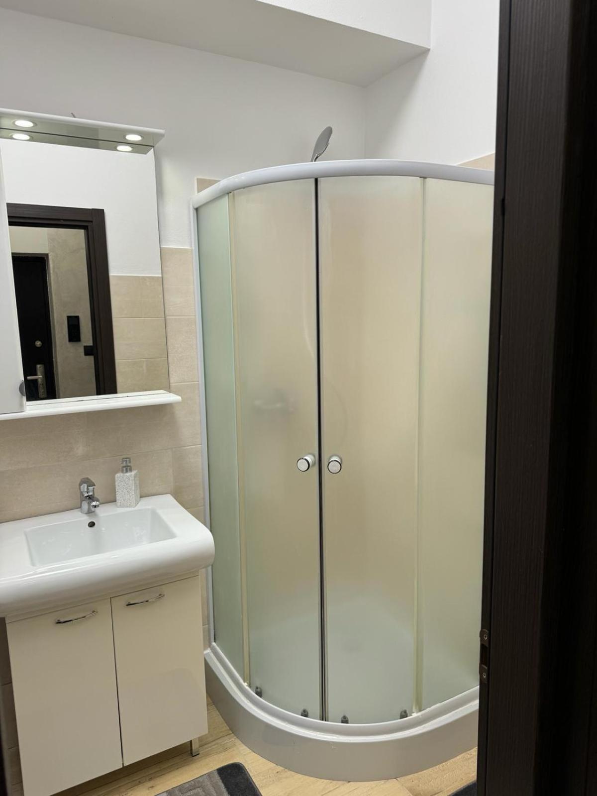Luxury Young Residence Яш Екстериор снимка