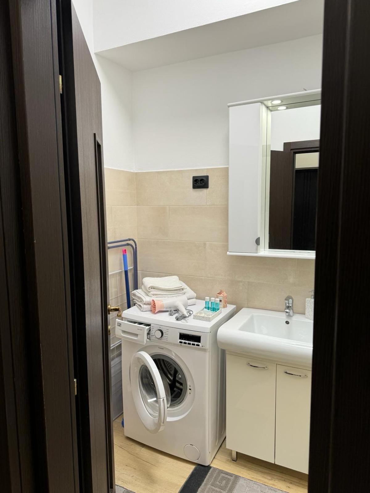 Luxury Young Residence Яш Екстериор снимка