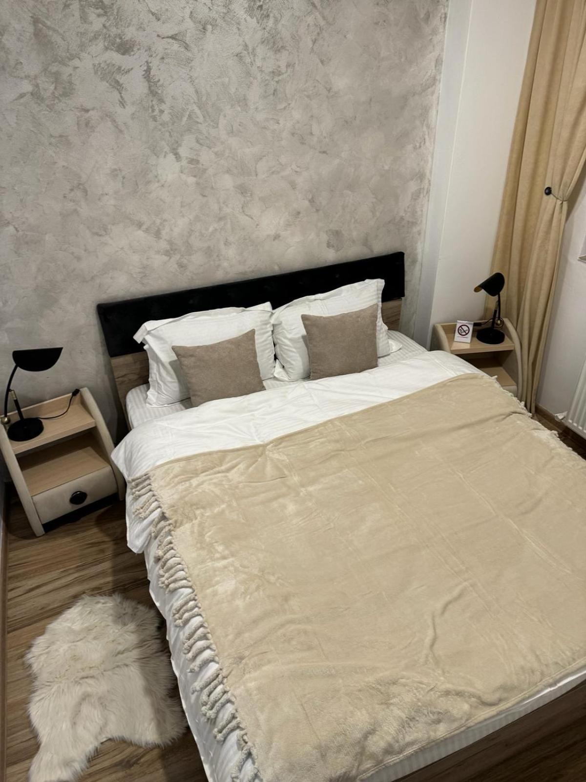 Luxury Young Residence Яш Екстериор снимка